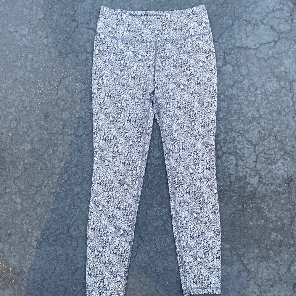 Women’s athletic leggings. Size medium